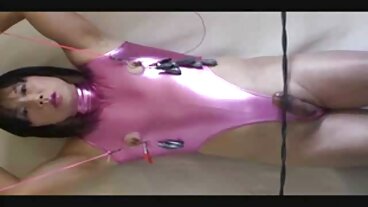 চেরি ডেভিল এবং চুদা চুদি ভিডি রিকির সাথে হাত থিলের সাথে আঠালো